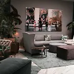 Hotell Eventhotel Pyramide 4*