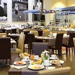 Hotell Eventhotel Pyramide 4*