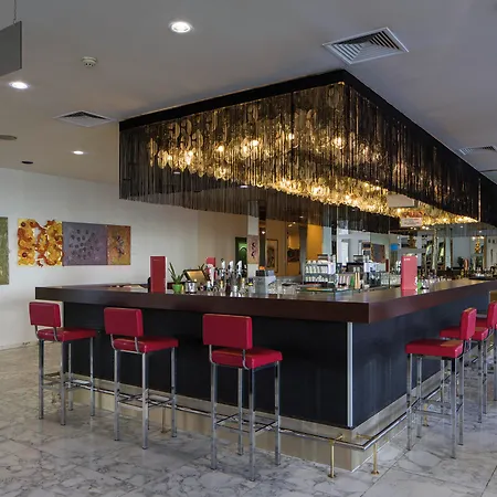 Eventhotel Pyramide 4*