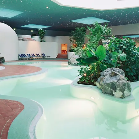 Eventhotel Pyramide 4*