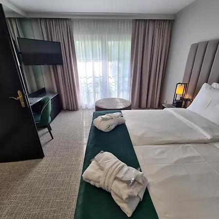 Hotel Eventhotel Pyramide 4*