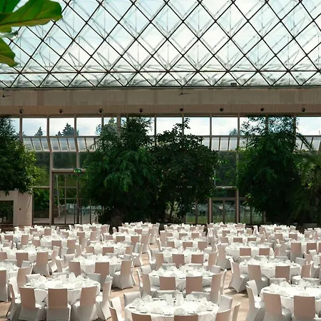 Hotell Eventhotel Pyramide