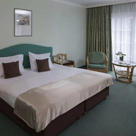 Eventhotel Pyramide 4* Vösendorf