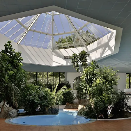 Eventhotel Pyramide 4*