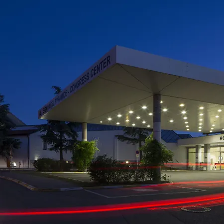 Hotel Eventhotel Pyramide 4*