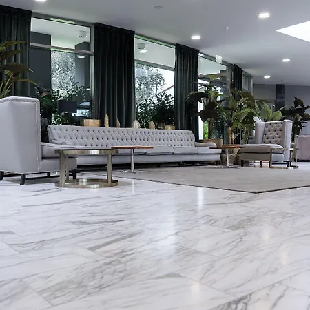 Eventhotel Pyramide 4*