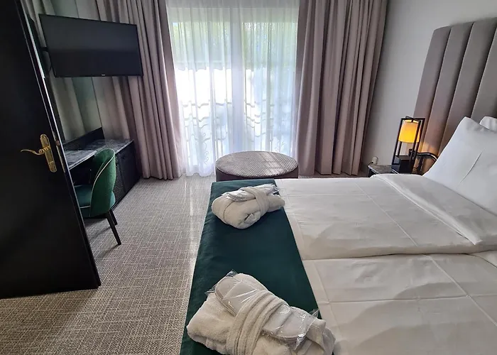 Hotel Eventhotel Pyramide 4*