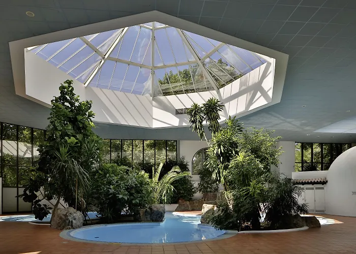 Eventhotel Pyramide 4*