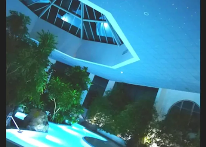 Hotel Eventhotel Pyramide 4*